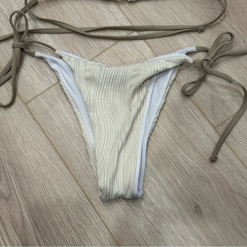 EUC Textured Bikini Set - Picture 3 of 6